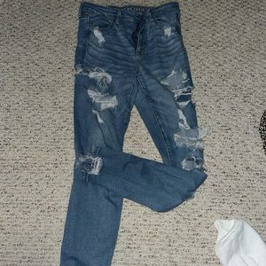 Dark washed American Eagle ripped jeans, size 8